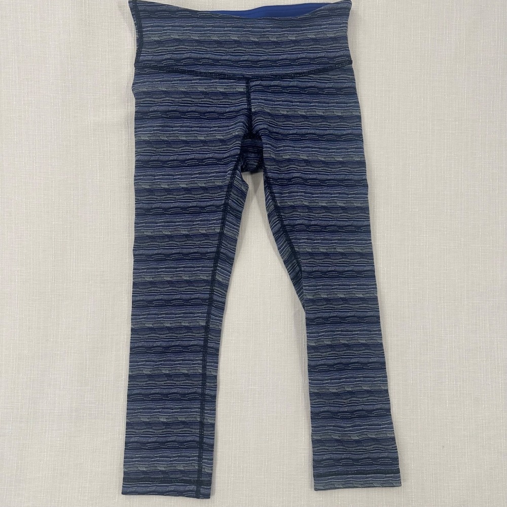 Lululemon Wunder Under Crop Leggings Size 4 Blue Multi Wave Print‎ Luon Yoga